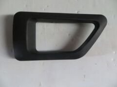 CITROEN BERLINGO- 04/08; ÖN KAPI İÇ AÇMA KOLU ÇERÇEVESİ SOL SİYAH