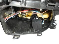 AUDI A6- 05/09; FAR LAMBASI SOL ELEKTRİKLİ/MOTORSUZ/MERCEKSİZ (H7/H1) (FAMELLA)