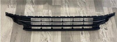 ÖN TAMPON ORTA IZGARA KROMU İLE BİRLİKTE  ELEGANCE  BUSİNESS PASSAT B8,5