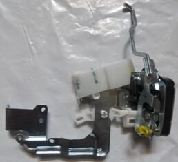 MITSUBISHI CANTER- FUSO- 06/12; ÖN KAPI KİLİDİ SOL (FE711/839/859E/859G) (HUSHAN)