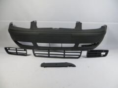 VOLKSWAGEN BORA- 99/05; ÖN TAMPON (SİS DELİKLİ KENDİNDEN BANTLI)(SIMYI)