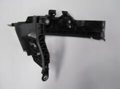 AUDI Q5- 10/12; FAR ALT BAĞLANTI BRAKETİ KÖŞE SAĞ PLASTİK (BFN)