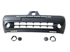 RENAULT CLIO- 2- SD/HB- 02/06; ÖN TAMPON SİYAH (SİS DELİKLİ/KENDİNDEN BANTLI (SİS KAPAKLI)