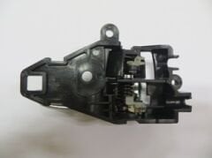 MITSUBISHI LANCER- 08/16; ÖN KAPI İÇ AÇMA KOLU SOL (ELCEĞİ NİKELAJLI) (TYG)