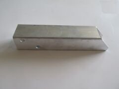 MERCEDES GLA CLASS- X156- 14/18; ÖN PANEL BAĞLANTI BRAKETİ (KÜÇÜK) SAĞ/SOL AYNI (ADET)