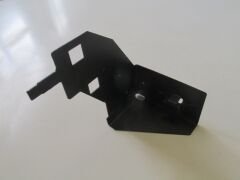 RENAULT CLIO- 4- HB- 16/20; ÖN TAMPON ÇAMURLUK BAĞLANTI BRAKETİ SAĞ (SAC) (EAGLE BODY)