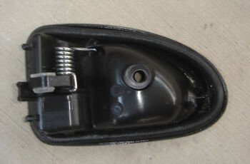 RENAULT MASTER- 2- 04/10; ÖN KAPI İÇ AÇMA KOLU SOL SİYAH (PÜTÜRLÜ) (PLEKSAN)
