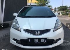 HONDA JAZZ- 09/11; ÖN TAMPON SİYAH (PANJUR DELİKLİ BFN)