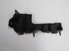 AUDI A4- 05/08; ÖN TAMPON BRAKETİ SOL BÜYÜK (YAN KULAĞA TAKILAN) (PLASTİK) (TW)