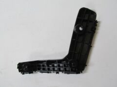 TOYOTA COROLLA- NDE180- 13/16; ÖN TAMPON İÇ BAĞLANTI BRAKETİ SAĞ (YAN KULAĞA TAKILAN) (TYG)