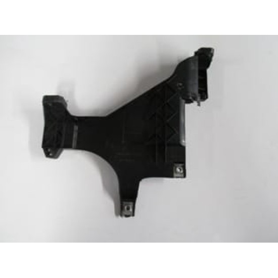 Audi A4 Far Alt Bağlantı Braketi Sağ Plastik (2013-2015)