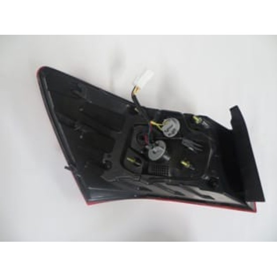 Kia Rio Dış Stop Lambası Sağ Kırmızı/beyaz (2012-2016) Kia Rio Dış Stop Lambası Sağ Kırmızı/beyaz (2012-2016)