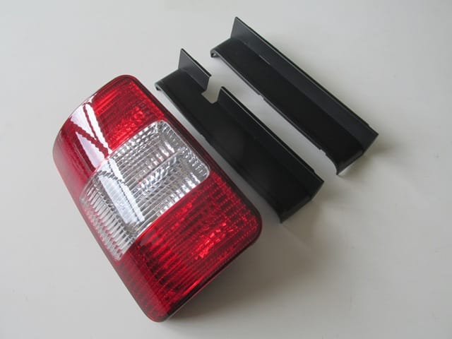 Volkswagen Caddy Stop Lambası Sol Kırmızı/beyaz (2004-2010) Volkswagen Caddy Stop Lambası Sol Kırmızı/beyaz (2004-2010)