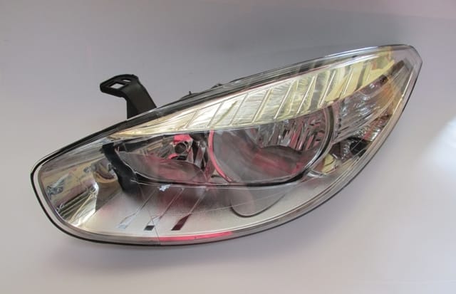 Renault Fluence Far Lambası Sol Elektrikli/motorlu 5 Fişli (2009-2012) OEM 260603523R Renault Fluence Far Lambası Sol Elektrikli/motorlu 5 Fişli (2009-2012) OEM 260603523R