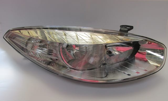 Renault Fluence Far Lambası Sağ Elektrikli/motorlu 5 Fişli (2009-2012) OEM 260102323R
