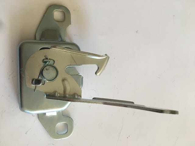 Dacia Duster Kaput Kilidi (2010-2013)