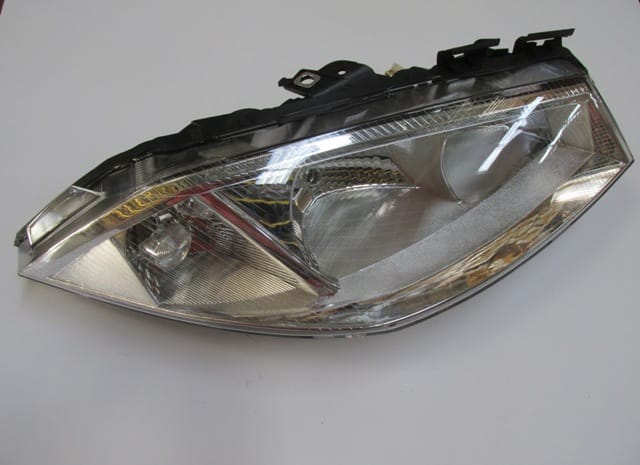 Renault Megane Far Lambası Sağ Elektrikli/motorsuz 5fişli (2003-2006)