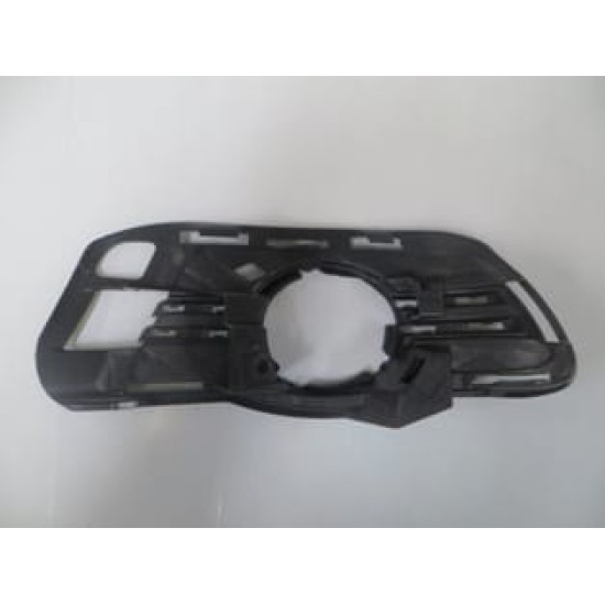 Mercedes C Class- W204 Sis Lamba Kapağı Sağ Sis Delikli (2007-2011) Mercedes C Class- W204 Sis Lamba Kapağı Sağ Sis Delikli (2007-2011)