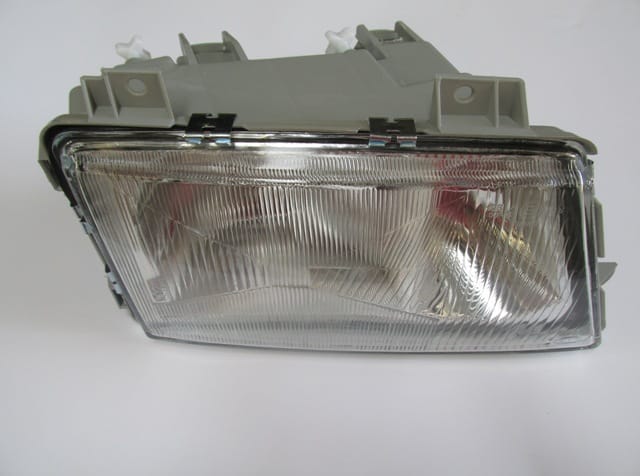 Mercedes Sprinter Far Lambası Sağ Vakum Ayarlı/sissiz/4pinli (1995-2000) OEM A9018200261 Mercedes Sprinter Far Lambası Sağ Vakum Ayarlı/sissiz/4pinli (1995-2000) OEM A9018200261