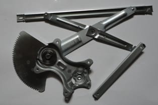 Toyota Rav4 Ön Cam Krikosu Sol Elektrikli/motorsuz (2001-2004)