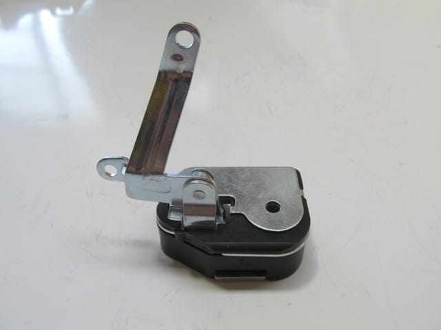 Opel Movano Sürgülü Kapı Kilidi Sağ (1999-2003) OEM 7700351343 Opel Movano Sürgülü Kapı Kilidi Sağ (1999-2003) OEM 7700351343