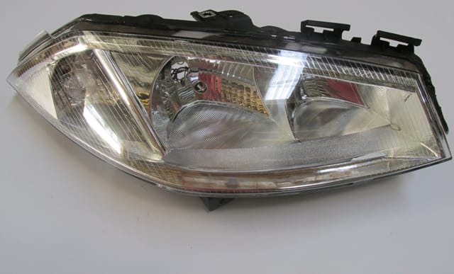 Renault Megane Far Lambası Sağ Elektrikli/motorsuz 5fişli (2003-2006)