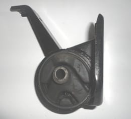 Mitsubishi Lancer- C62 Ön Motor Takozu Sağ Manuel (1988-1991)