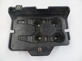 Volkswagen Bora Akü Koruyucu Plastiği Alt (1999-2005)