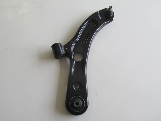 Suzuki Swift Ön Alt Tabla Sağ Burçlu/rotilli (2005-2011) OEM 4708299