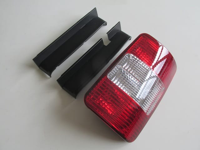Volkswagen Caddy Stop Lambası Sağ Kırmızı/beyaz (2004-2010) Volkswagen Caddy Stop Lambası Sağ Kırmızı/beyaz (2004-2010)