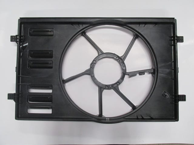 Volkswagen Golf Radyatör Fan Davlumbazı Boş Gövde (2013-2017) Volkswagen Golf Radyatör Fan Davlumbazı Boş Gövde (2013-2017)