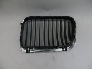 Bmw 3 Serı E36 Ön Panjur Sağ Siyah/nikelaj Çerçeveli (1994-1998) OEM 51138195152 Bmw 3 Serı E36 Ön Panjur Sağ Siyah/nikelaj Çerçeveli (1994-1998) OEM 51138195152