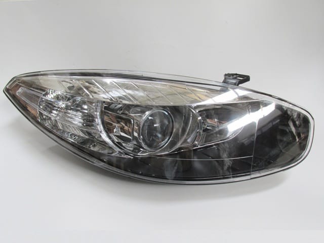 Renault Fluence Far Lambası Sağ Elektrikli/motorlu E Marklı (2013-2016) OEM 260101331R