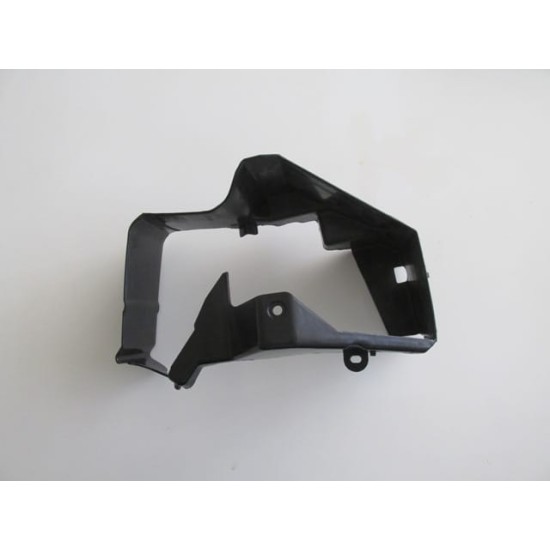 Ford Focus Fren Tertibatı Muhafaza Plastiği Çerçevesi (2008-2011) Ford Focus Fren Tertibatı Muhafaza Plastiği Çerçevesi (2008-2011)