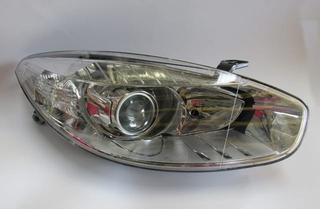 Renault Fluence Far Lambası Sağ Elektrikli/motorlu Ayfar (2009-2016) OEM 260101803R