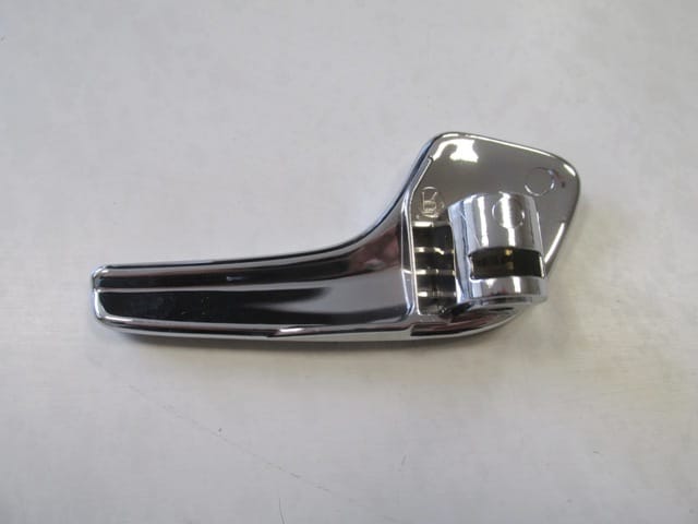 Opel Corsa D Arka Kapı İç Açma Kolu Elceği Sol Nikelajlı (2007-2014) OEM 136044 Opel Corsa D Arka Kapı İç Açma Kolu Elceği Sol Nikelajlı (2007-2014) OEM 136044