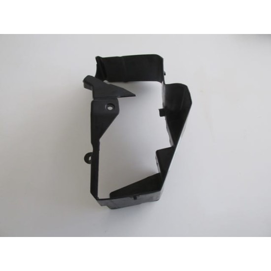 Ford Focus Fren Tertibatı Muhafaza Plastiği Çerçevesi (2008-2011) Ford Focus Fren Tertibatı Muhafaza Plastiği Çerçevesi (2008-2011)