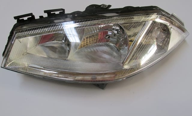 Renault Megane Far Lambası Sol Elektrikli/motorsuz 5fişli (2003-2006)