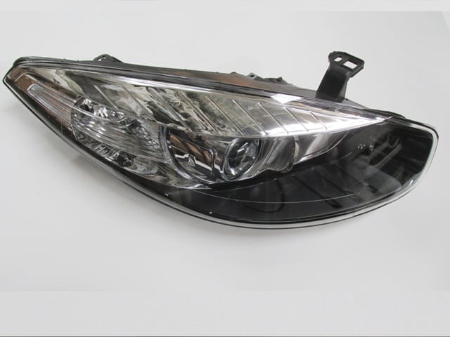 Renault Fluence Far Lambası Sağ Elektrikli/motorlu E Marklı (2013-2016) OEM 260101331R Renault Fluence Far Lambası Sağ Elektrikli/motorlu E Marklı (2013-2016) OEM 260101331R